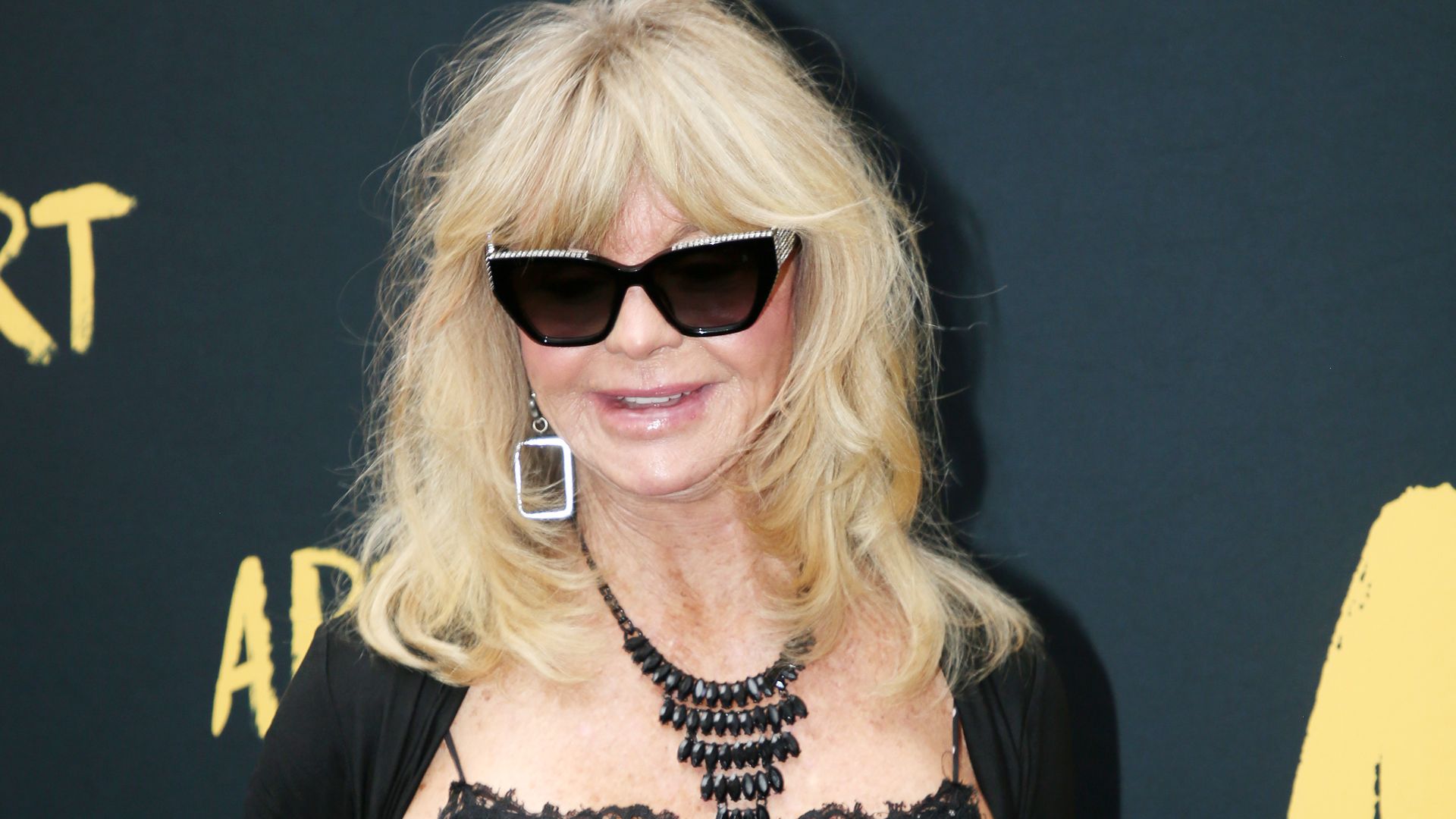 Goldie Hawn in polka dot dress and sunglasses 