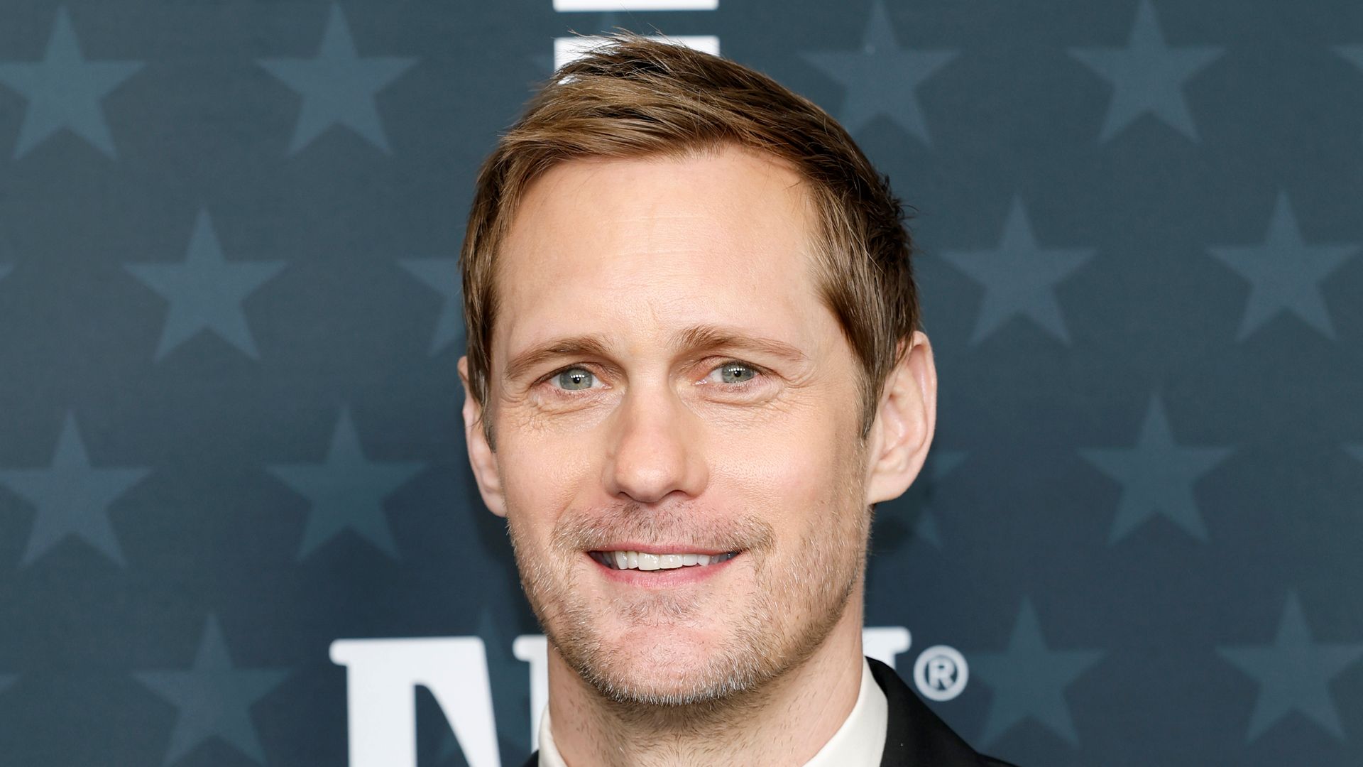 Alexander Skarsgard in black suit at the 31st Annual Critics Choice Awards 