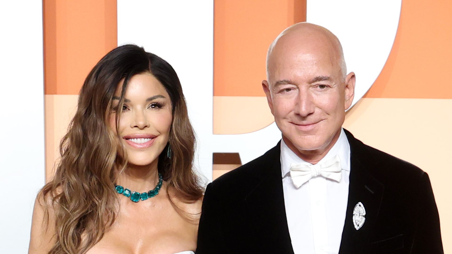 Lauren SÃ¡nchez and Jeff Bezos attend the 2025 Vanity Fair Oscar Party Hosted By Radhika Jones at Wallis Annenberg Center for the Performing Arts on March 02, 2025 in Beverly Hills, California