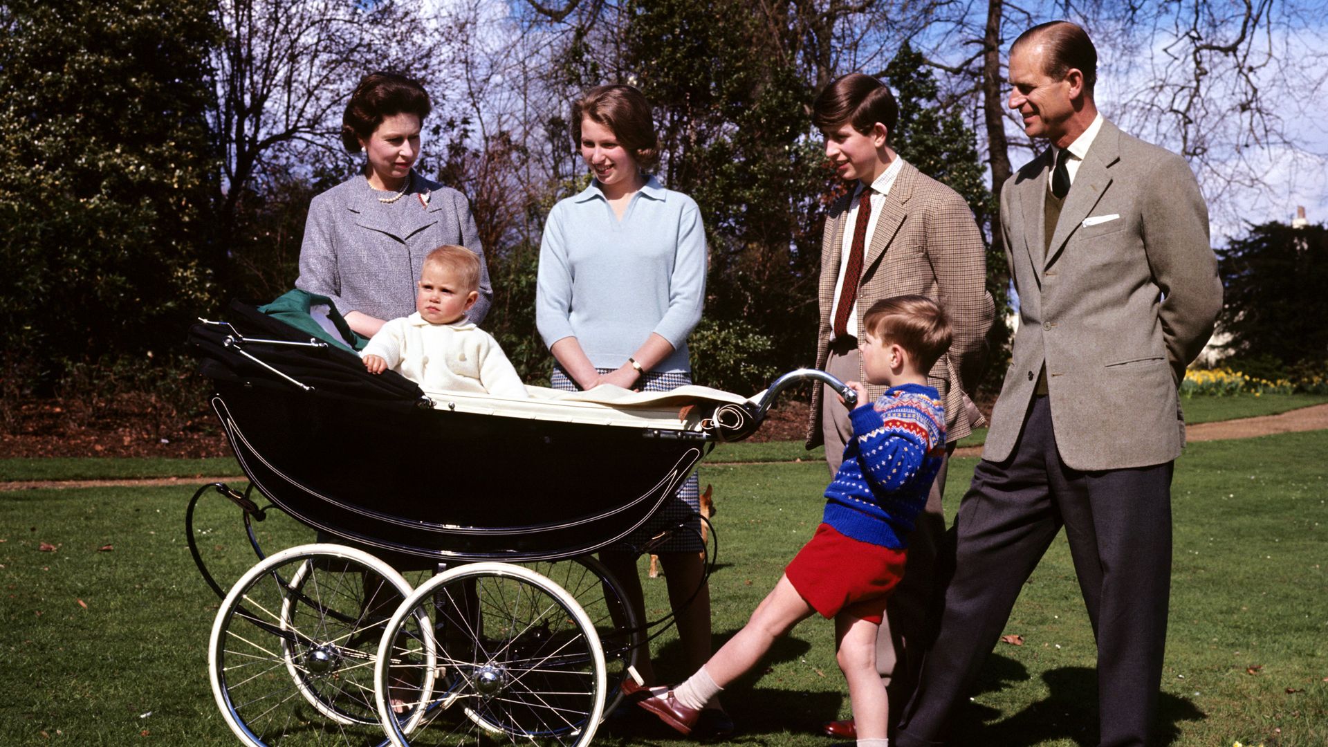 Royal family celebrating Queen Elizabeth II' s39th birthday at Frogmore, 1965