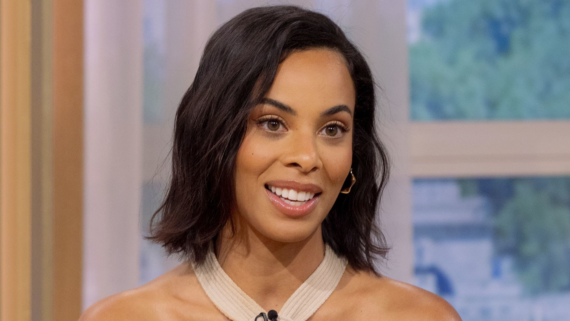 Rochelle Humes wows in fitted silver trousers on This Morning - and ...