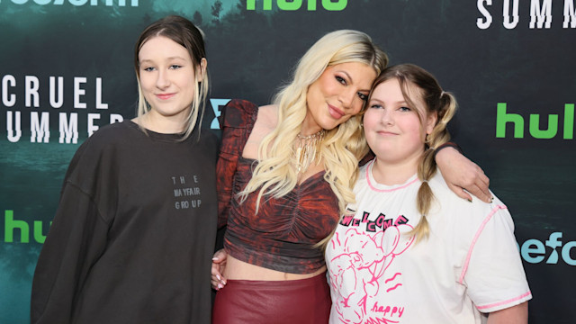 (L-R) Stella McDermott, Tori Spelling, and Hattie McDermott 