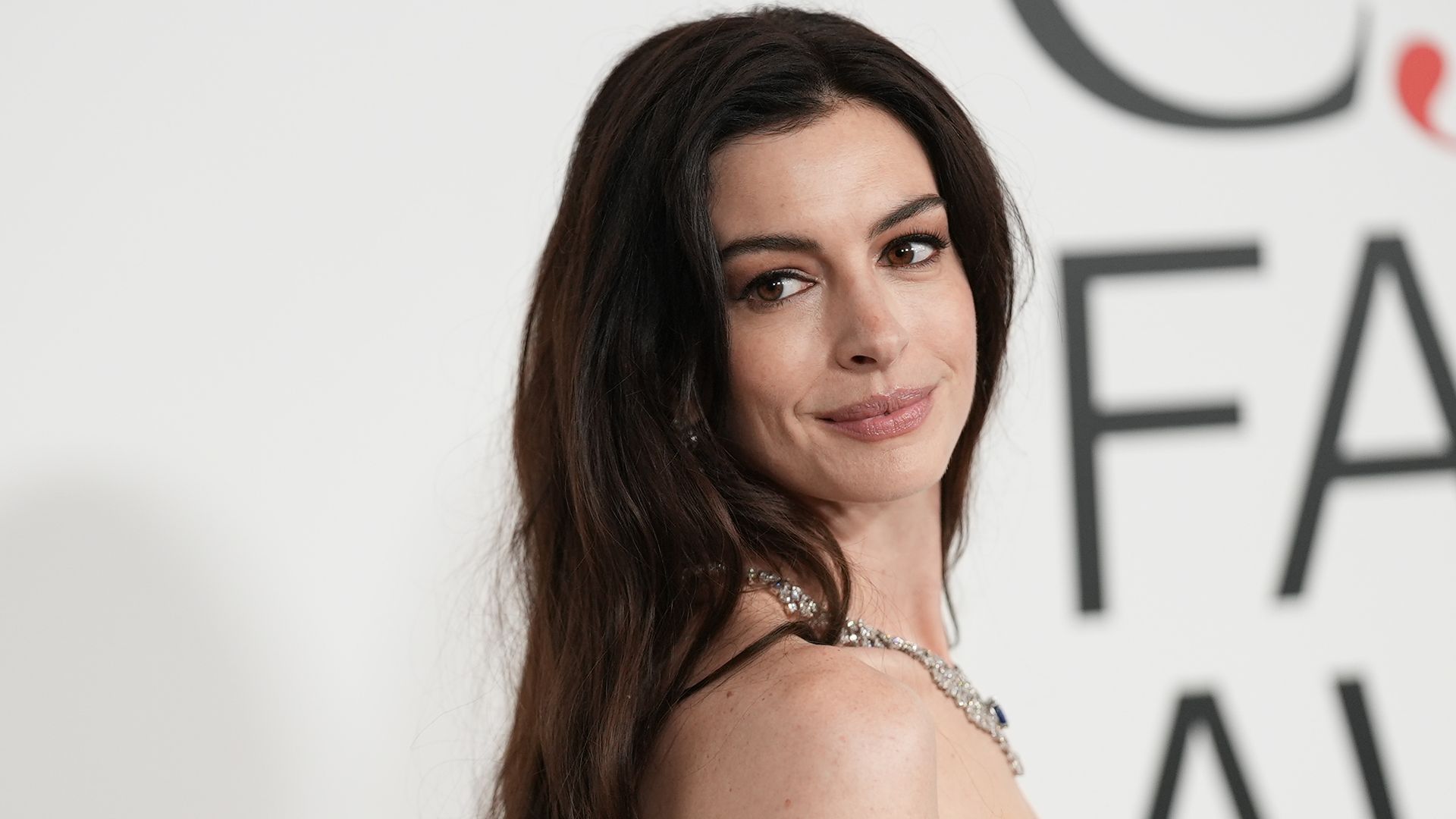 Anne Hathaway celebrates her birthday in two chic matching pyjama sets