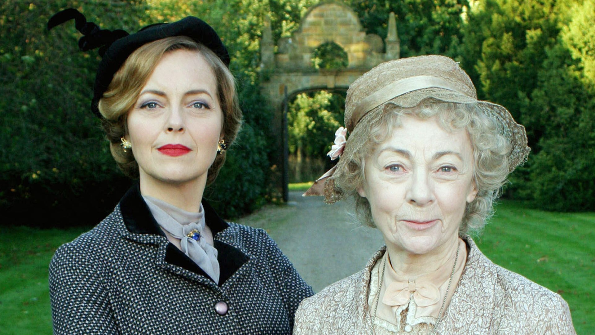 Greta Scacchi, Geraldine McEwan in Miss Marple