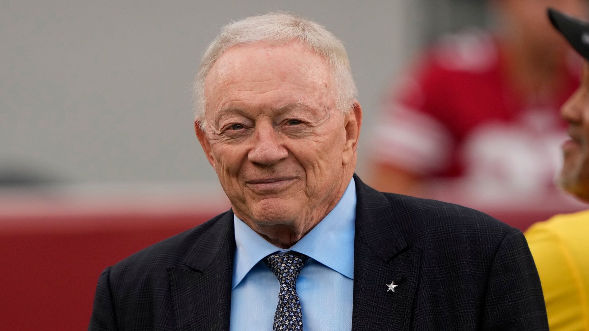 jerry jones on field at levi's stadium