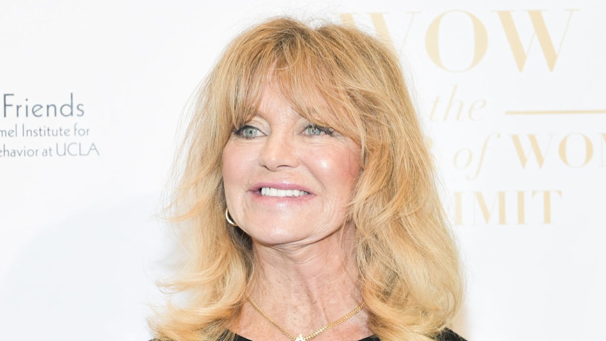 Goldie Hawn looks sensational in patterned swimsuit as she enjoys beach cocktail with Kurt Russell in unearthed selfie