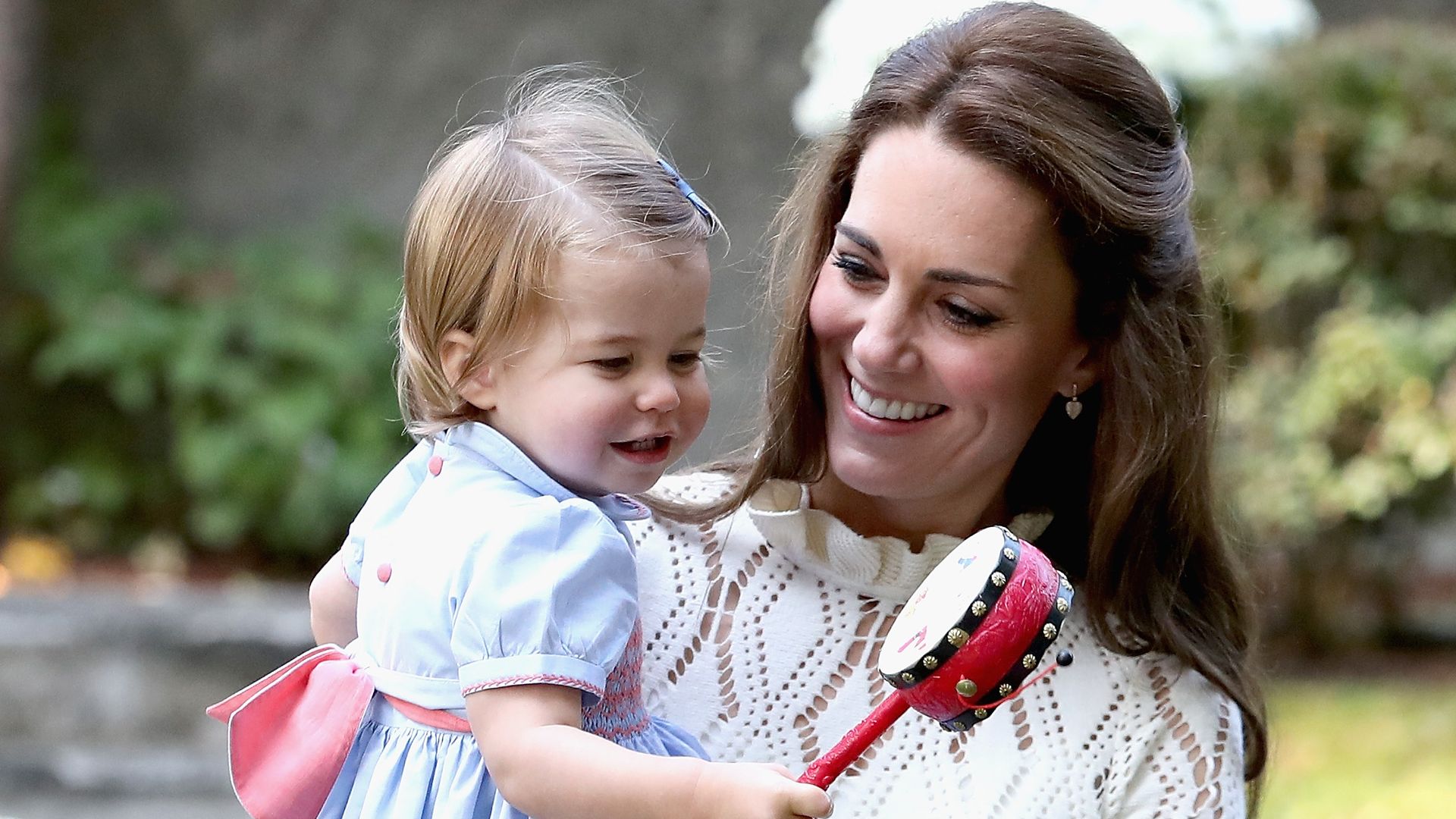 Kate Middleton and Princess Charlotte dance in Canada
