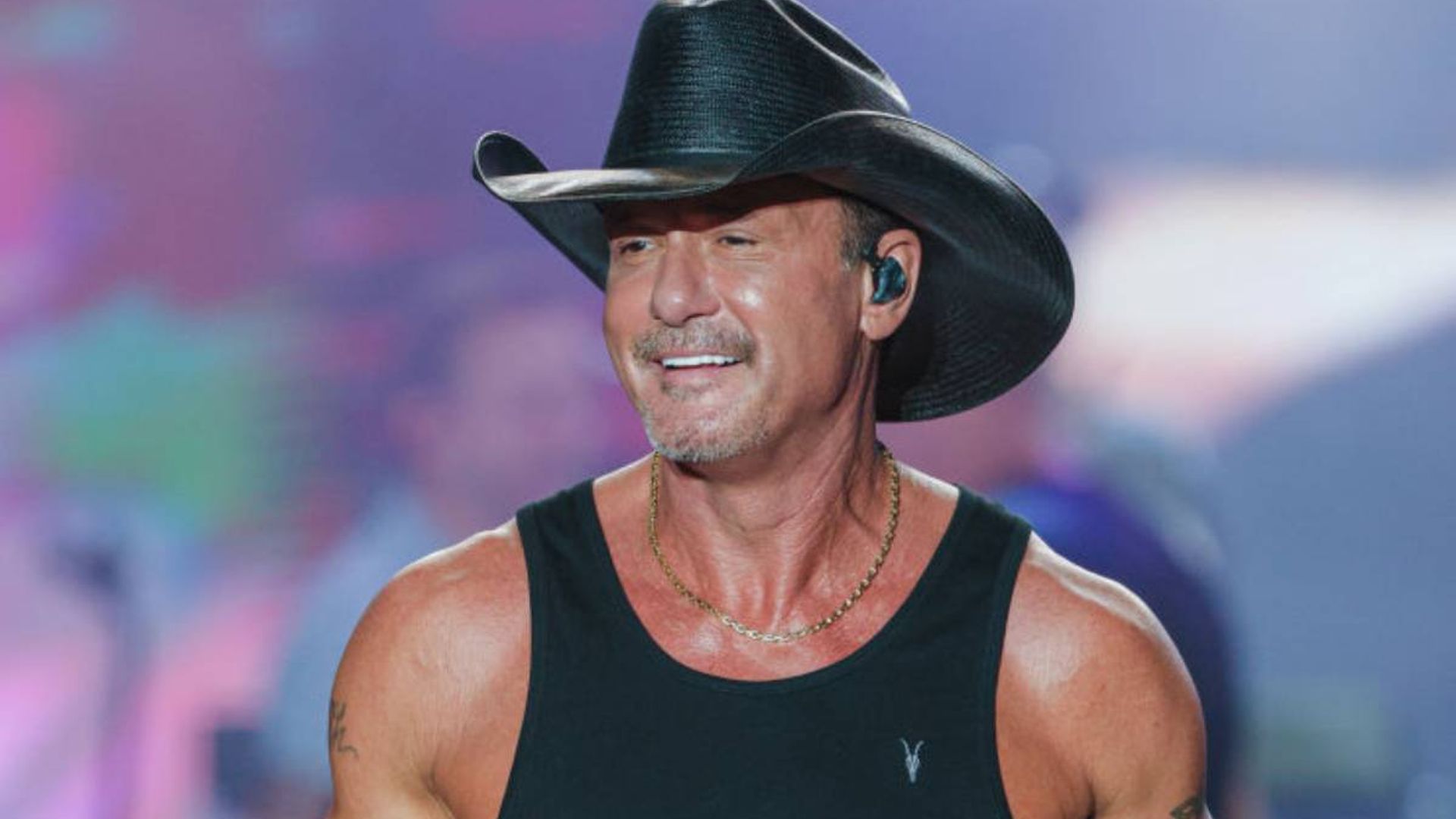Tim McGraw sends 1883 fans wild with unexpected photo from set