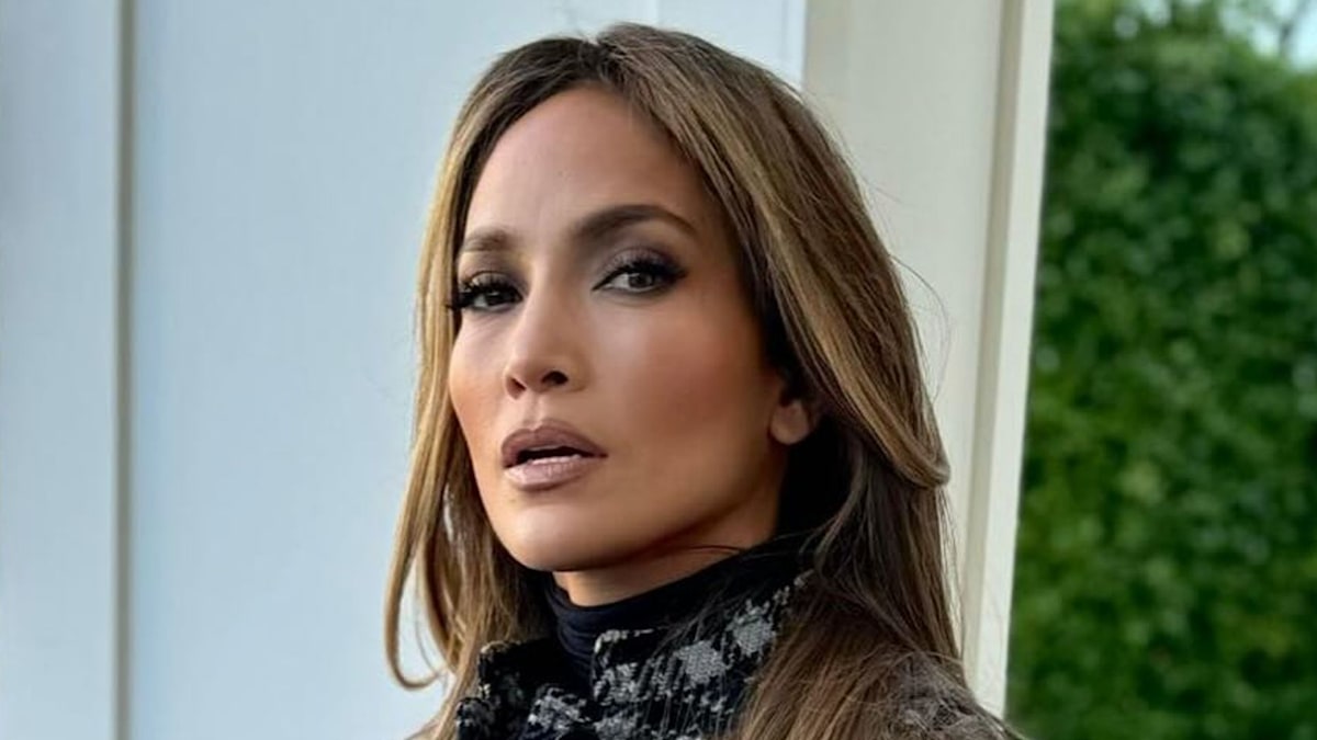 Jennifer Lopez is a picnic princess in milkmaid dress and raffia accessories