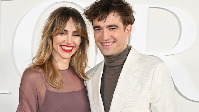 robert pattinson and suki waterhouse dior fashion show 2023