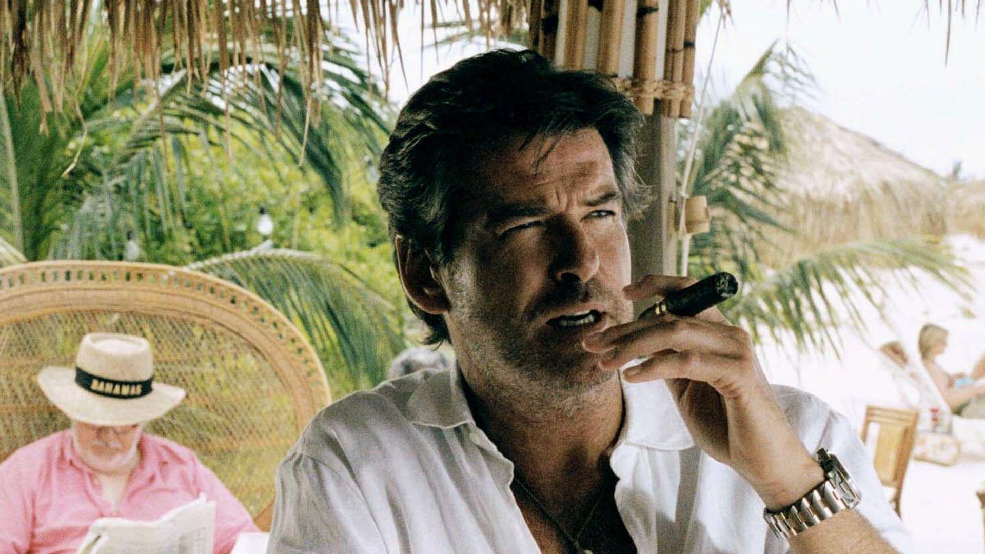 Pierce Brosnan smoking a cugar in the film After the Sunset