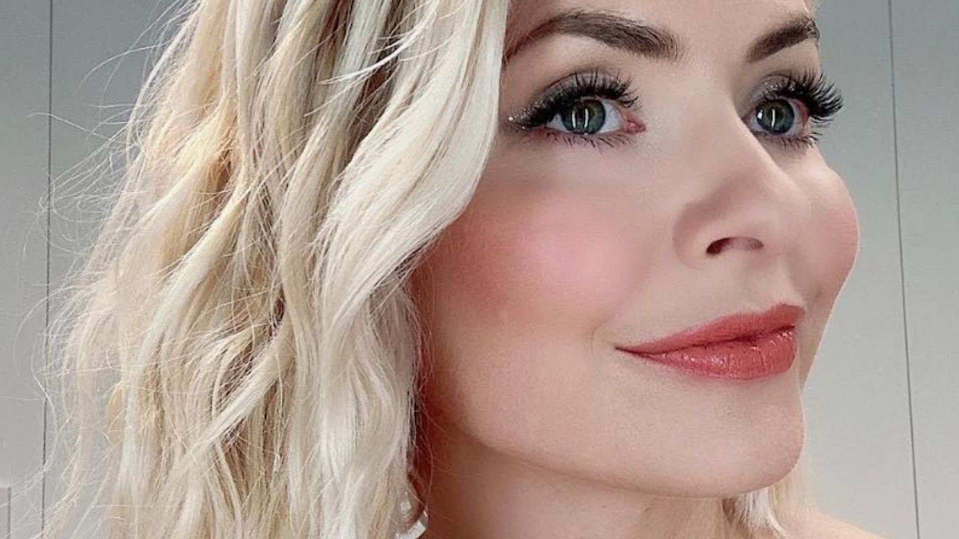 Holly Willoughby's favourite £8 mascara for super long lashes has just dropped in the Amazon sale