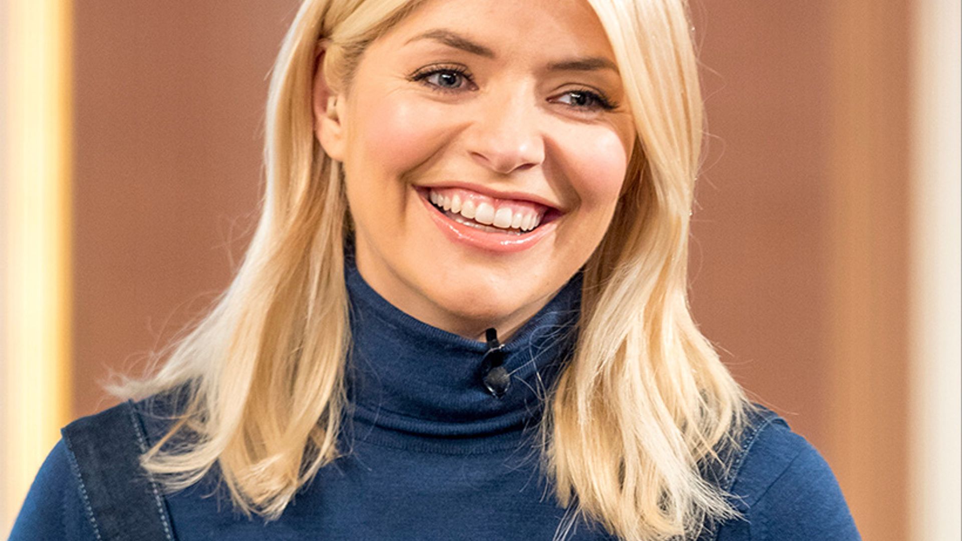 holly willoughby outfit cream suit grey t shirt