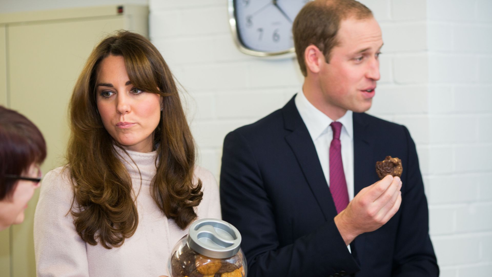 kate and william eating cookies 