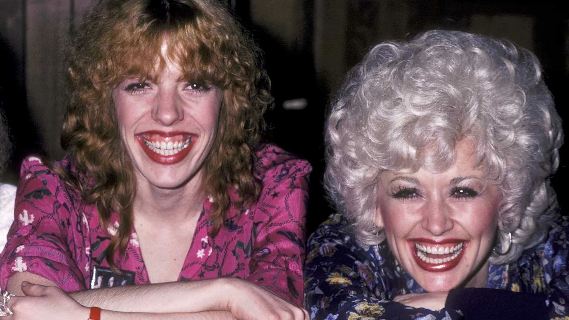 Dolly Parton and her sister Frieda
