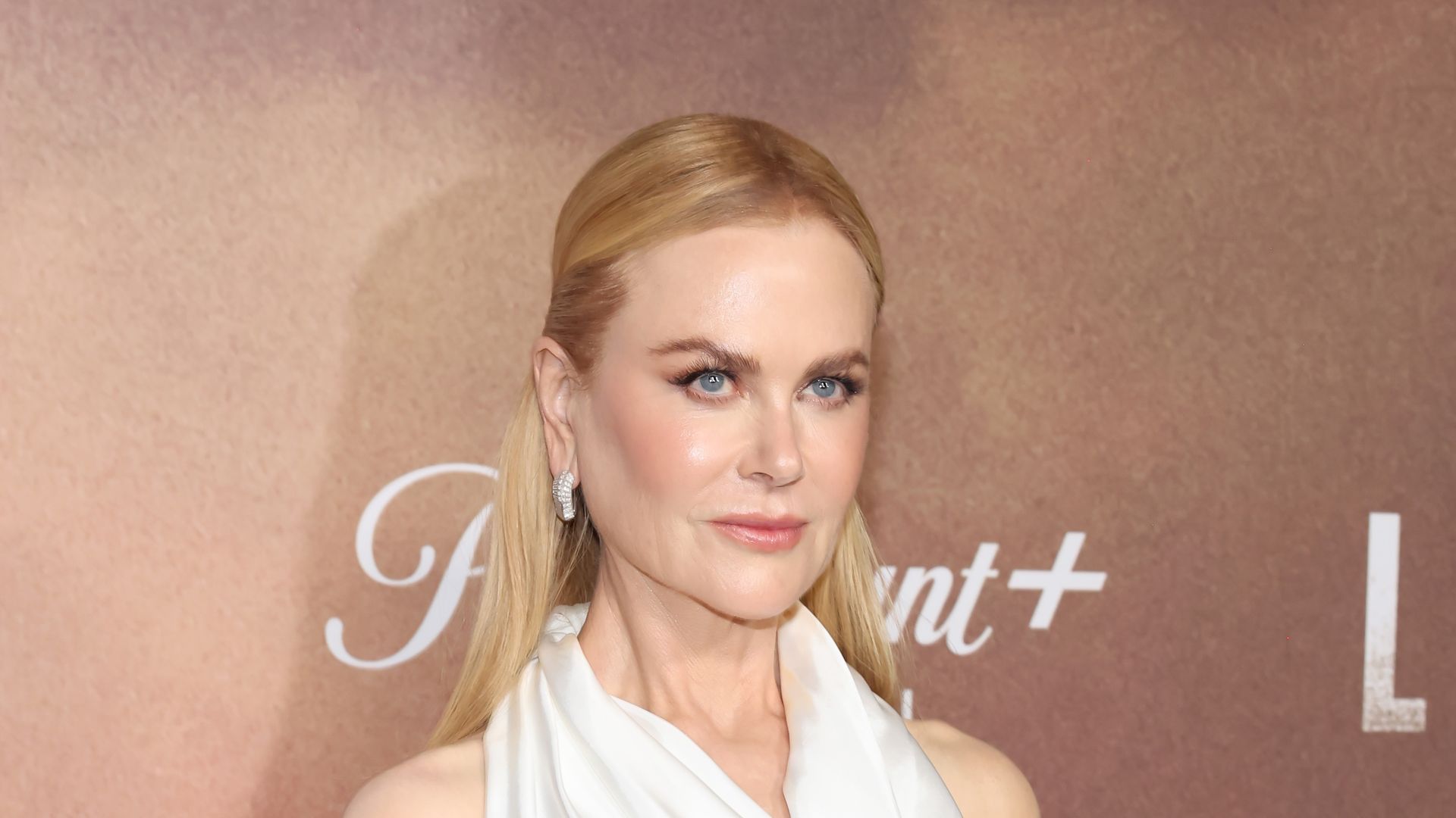 Nicole Kidman tears up over her mother’s death: ‘I’m hanging in there’