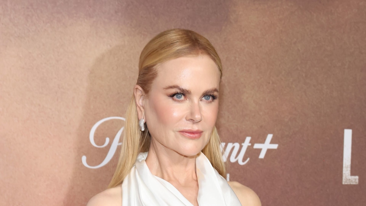 Nicole Kidman tears up over her mother's death: 'I'm hanging in there'