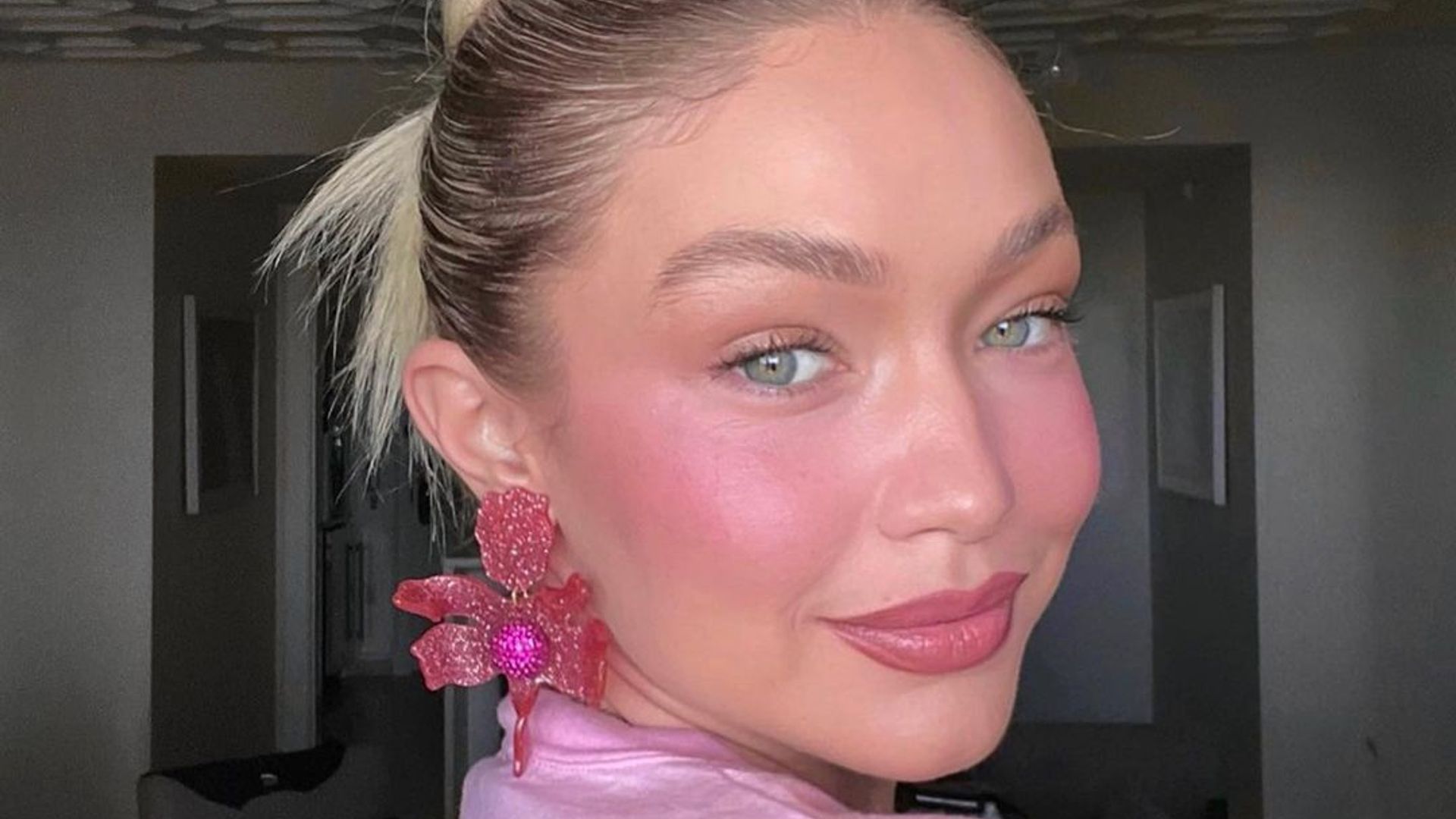 Gigi Hadid pink makeup