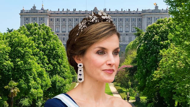 Queen  Letizia in front of the palace