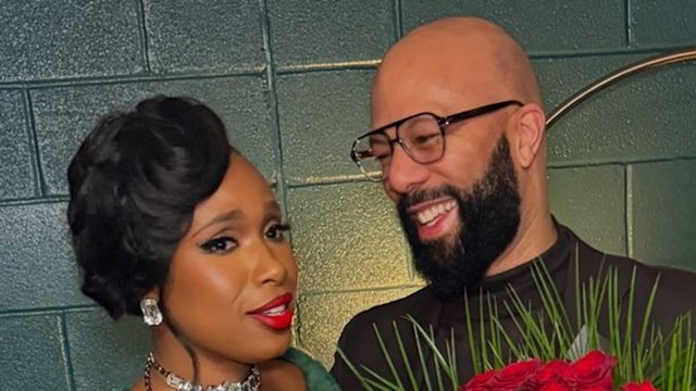 Jennifer Hudson receives a huge bouquet of roses from boyfriend Common on the first night of the "The Gift of Love Tour" in New York, shared on Instagram 