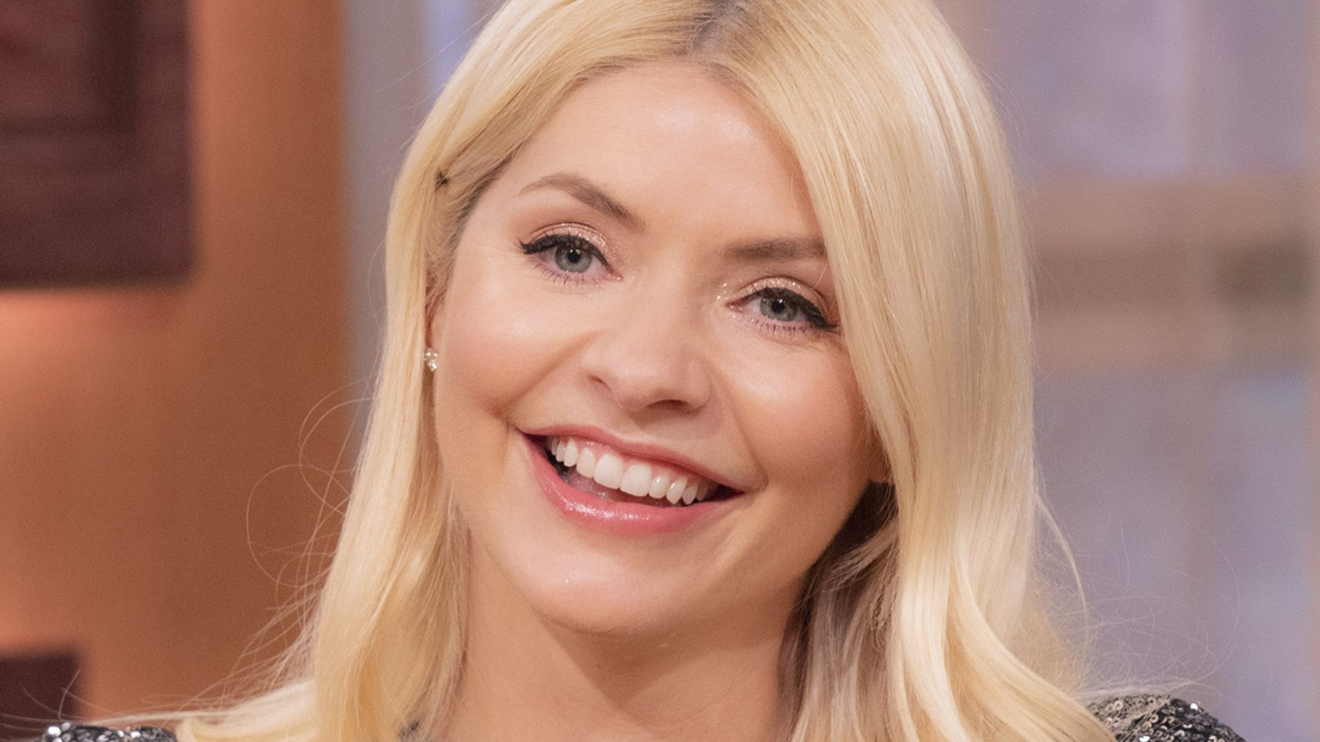 holly willoughby deep v cashmere jumper jeans
