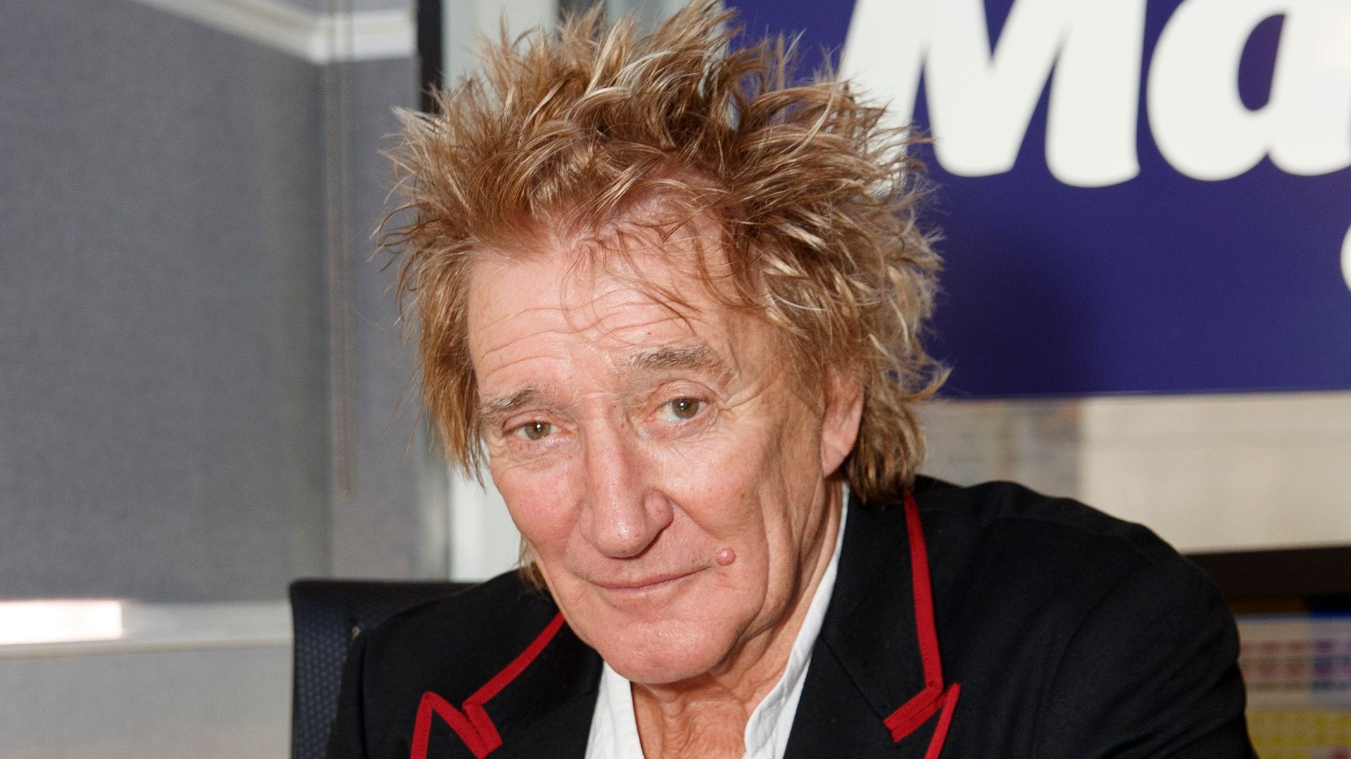 Rod Stewart in black outfit