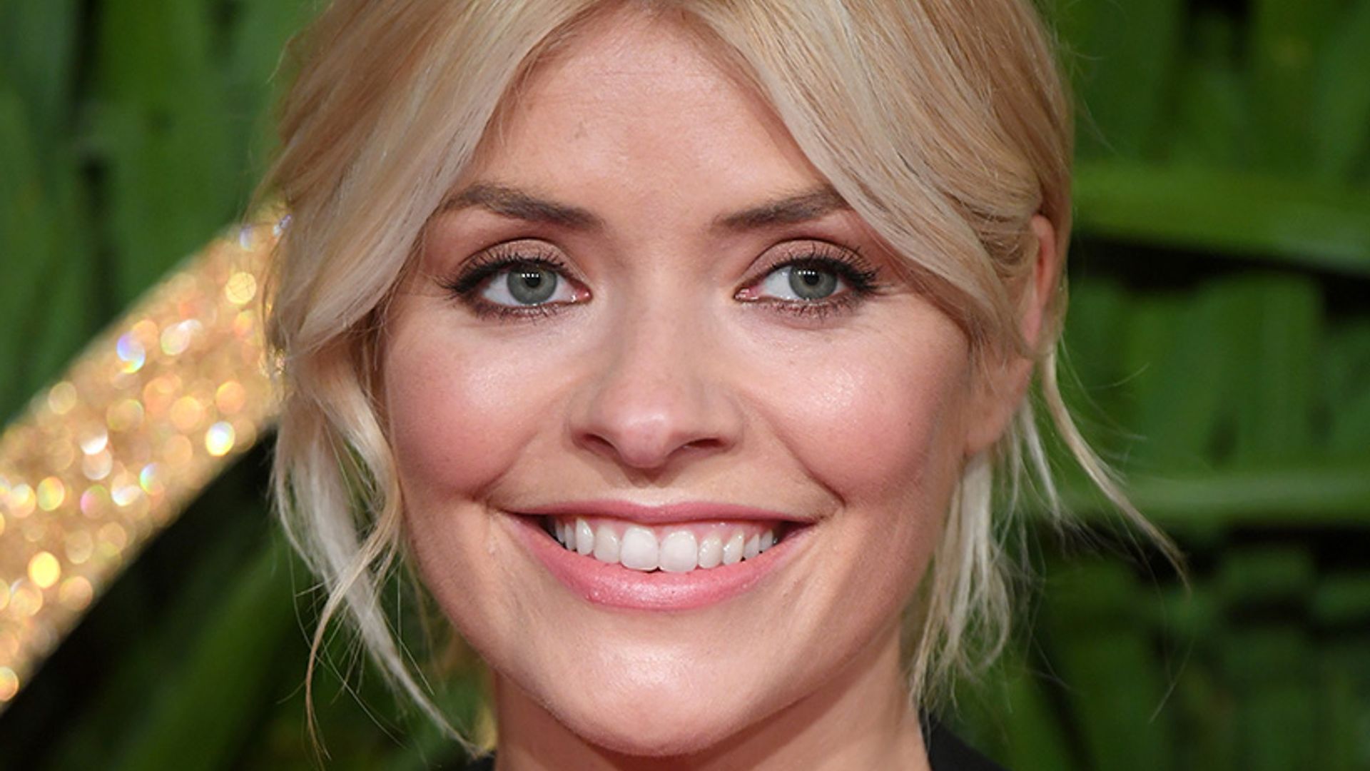 holly willoughby wears red outfit on this morning