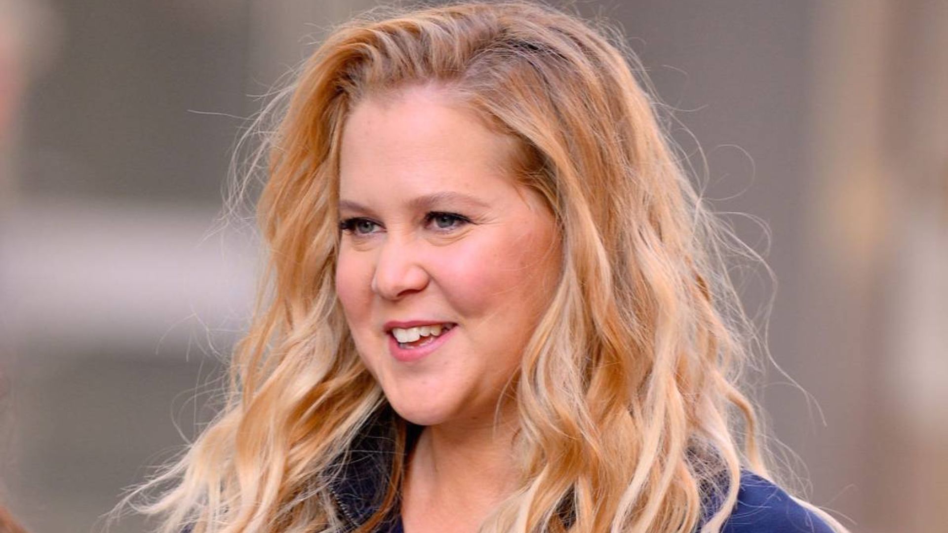 Amy Schumer Sparks Pregnancy Speculation With Unexpected Photo Hello 