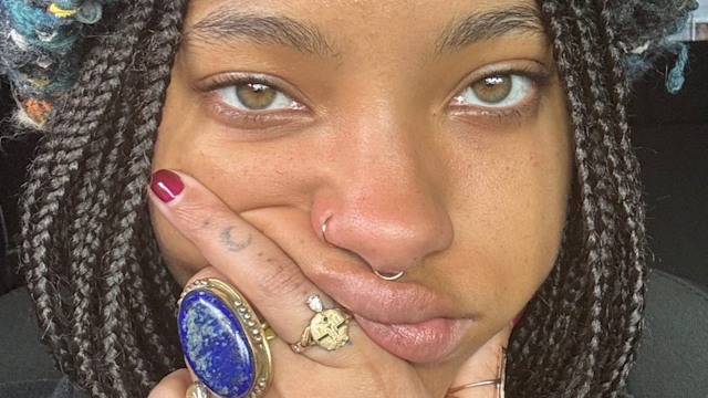 Willow Smith showcased her beautiful hand tattoo in a new selfie 