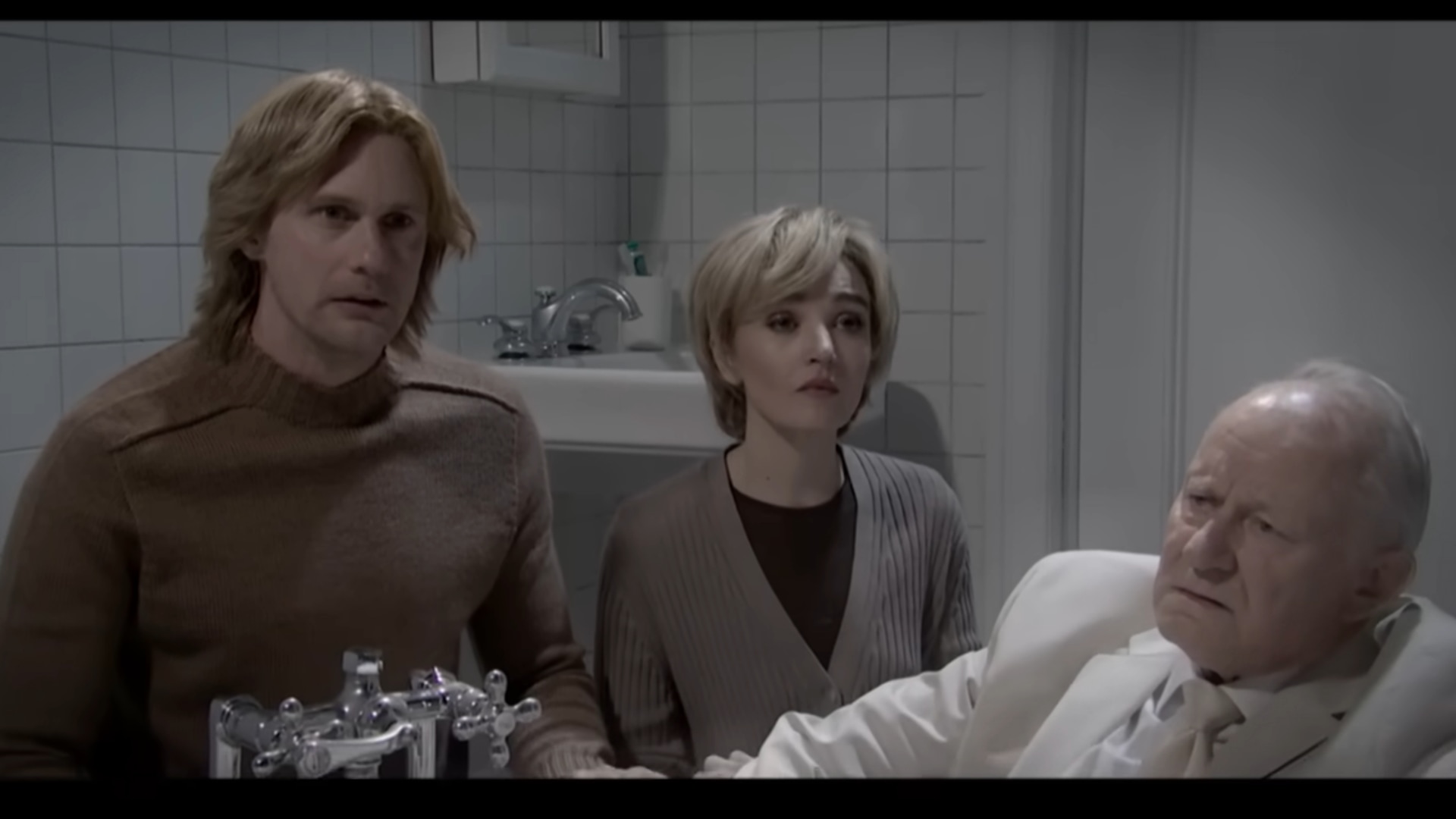 Alexander Skarsgård, Chloe Fineman et Stellan Skarsgård apparaissent dans le sketch "Film scandinave 2" dans Saturday Night Live le 31 janvier 2026