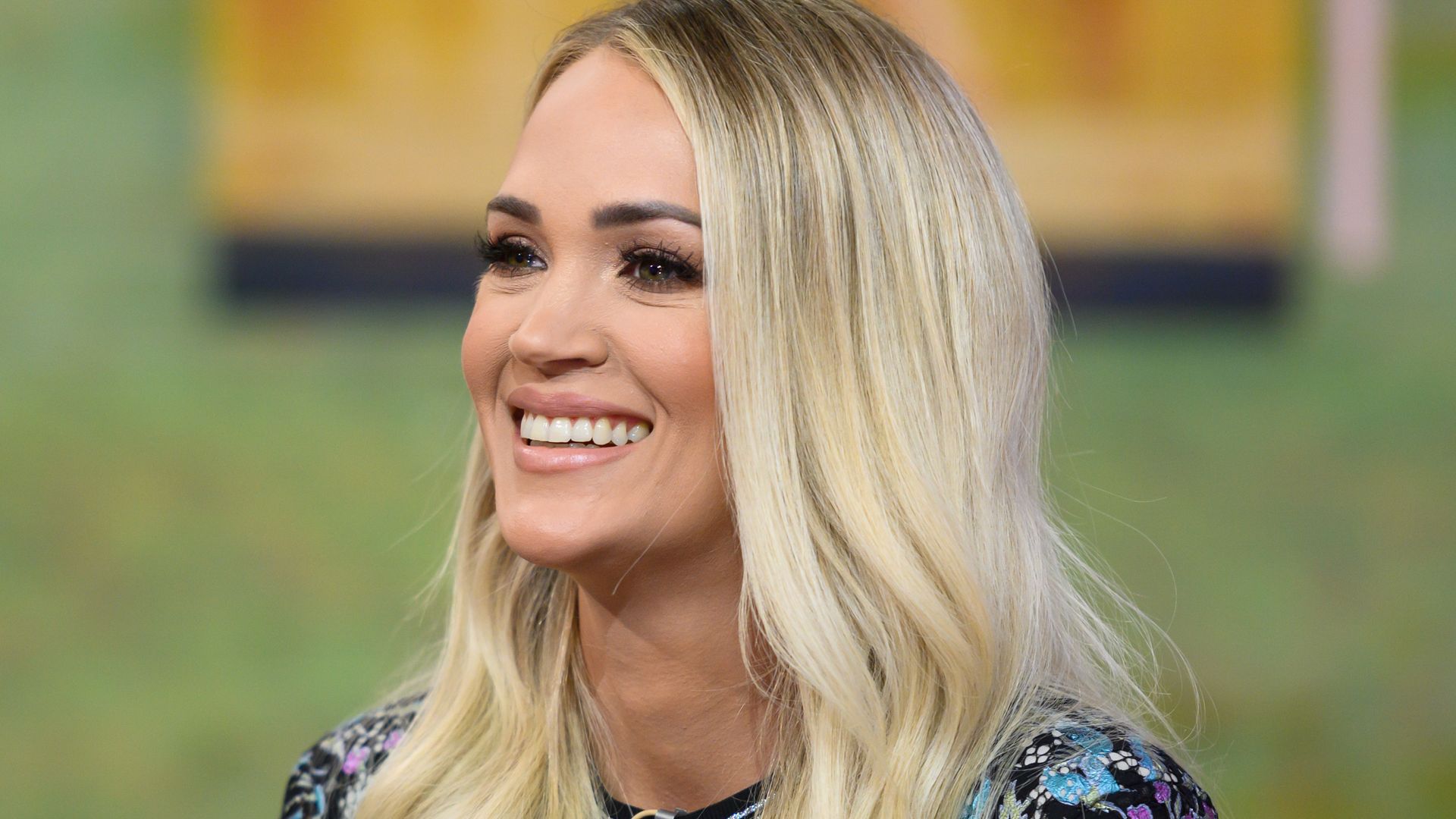 Carrie Underwood shares unrecognizable epic throwback photo