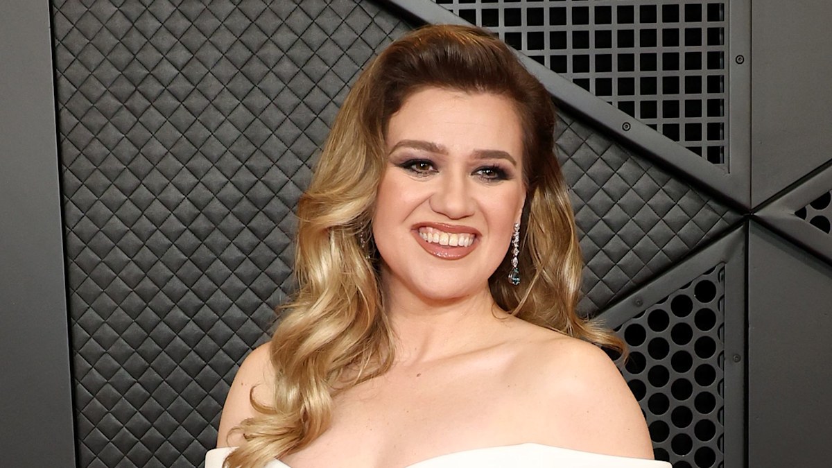 Kelly Clarkson admits she used weight loss drugs after shedding over 42 pounds