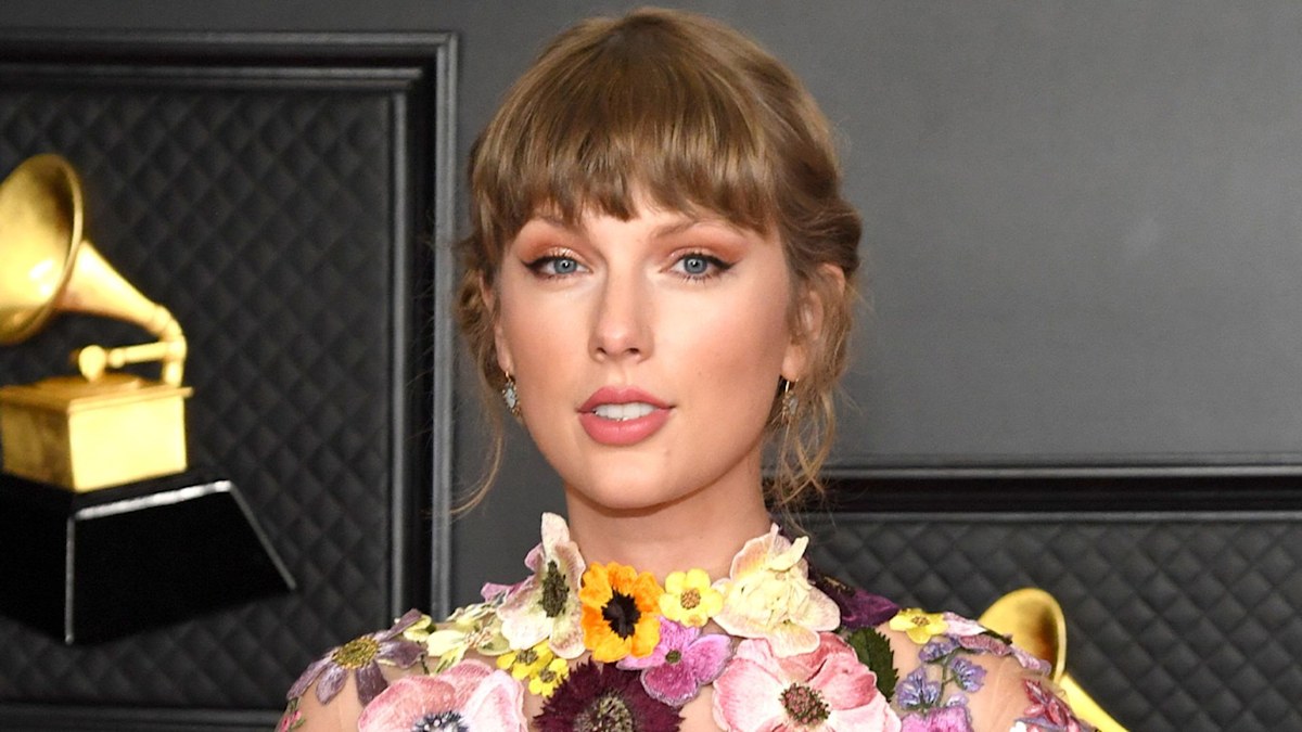 Taylor Swift's psychedelic Grammys dress will get you seriously excited