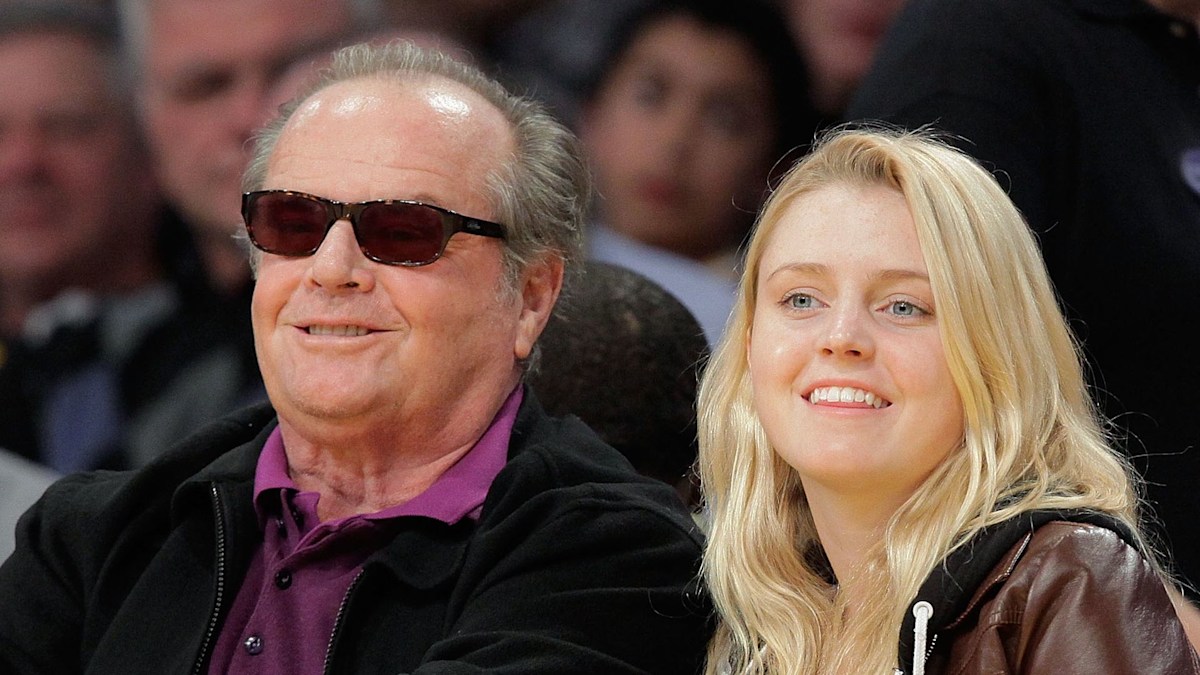 Jack Nicholson's daughter Lorraine vividly recalls famous dad's highly-publicized romance's effect on life with brother Ray