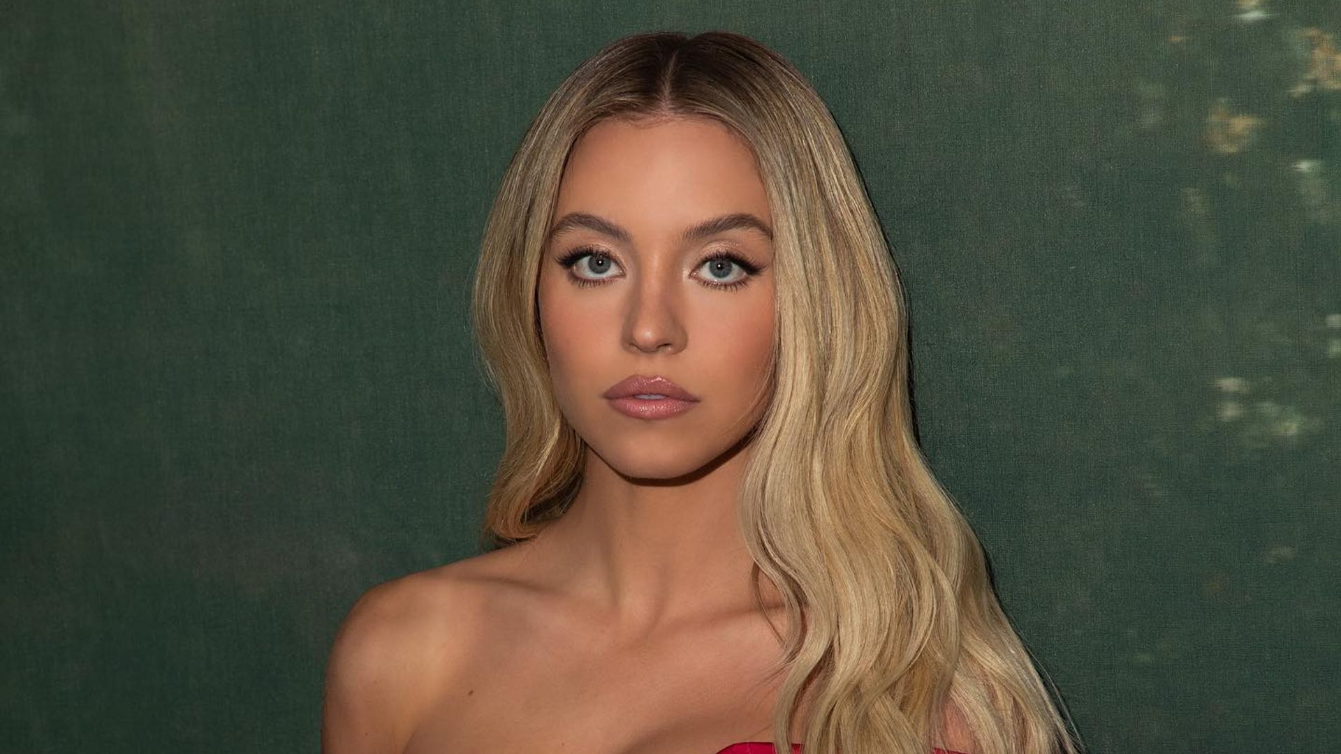 Sydney Sweeney’s red mini dress is perfect for Christmas Day