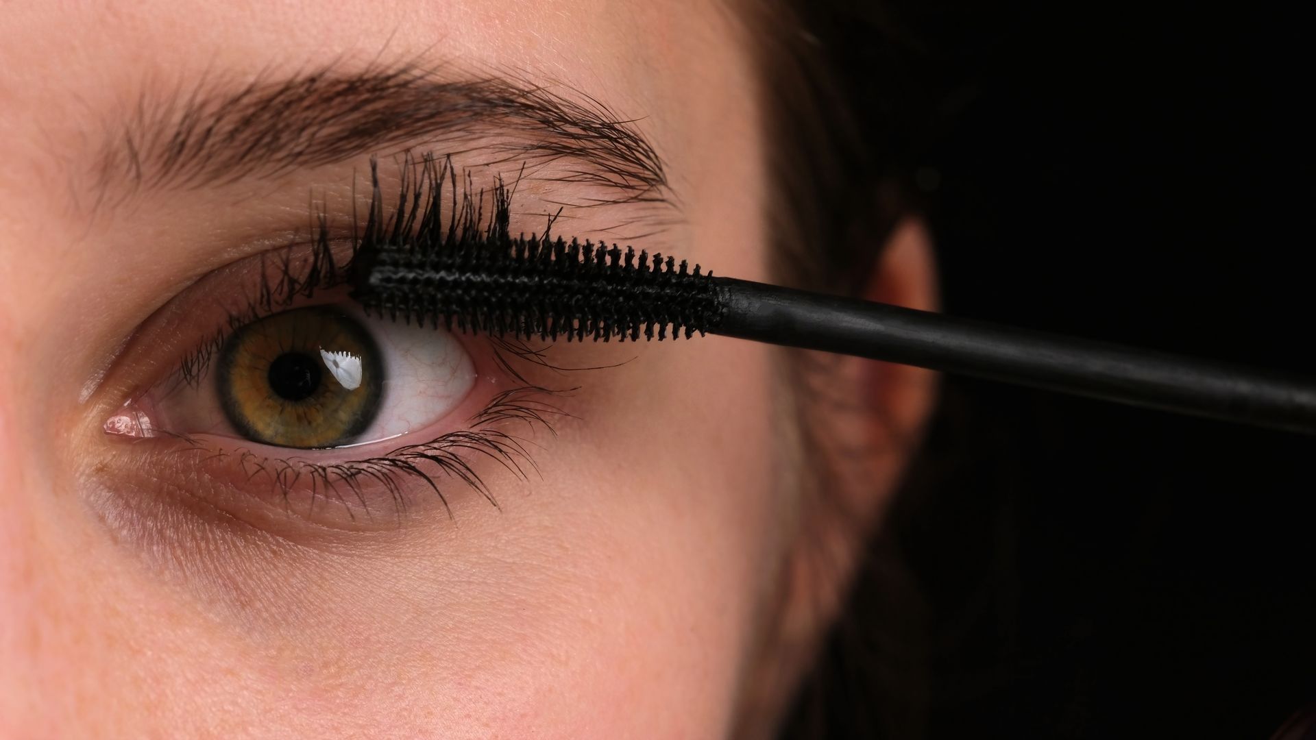 Waterproof mascara can cause eyelash thinning 