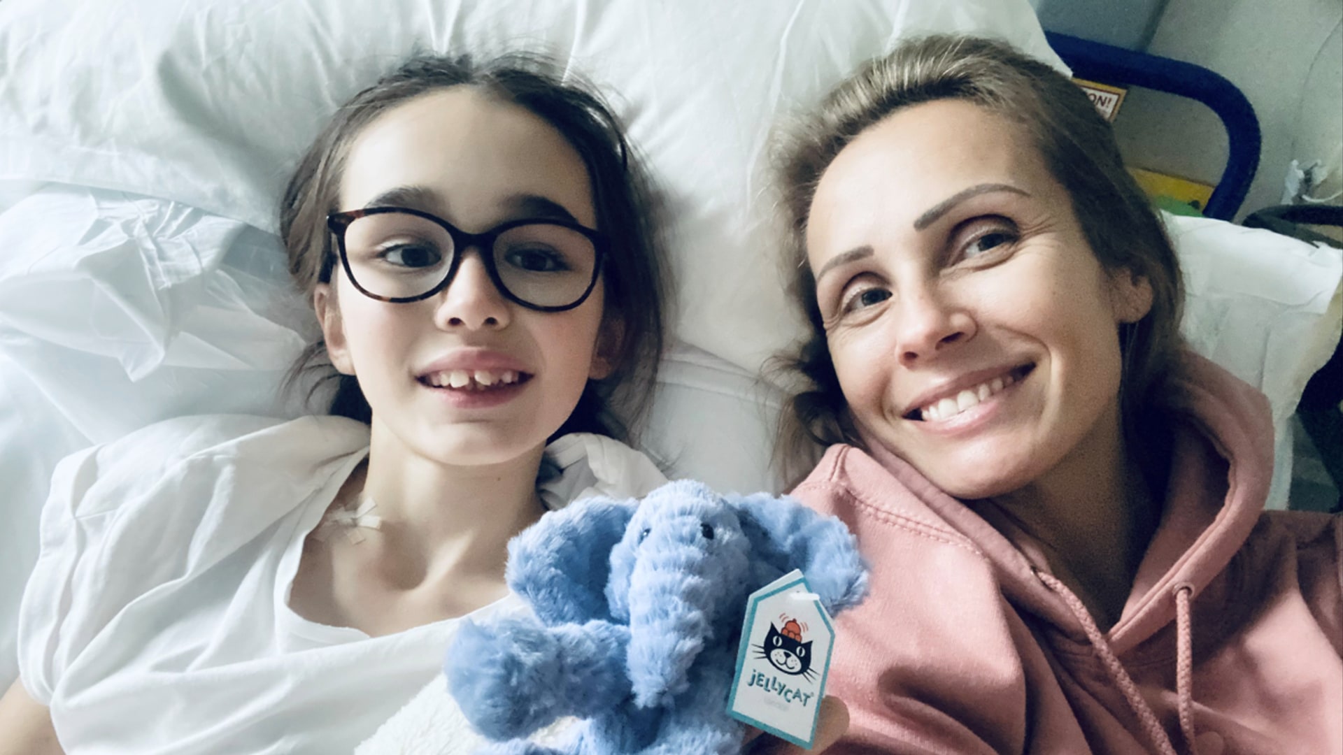 girl and mum laying in hospital bed