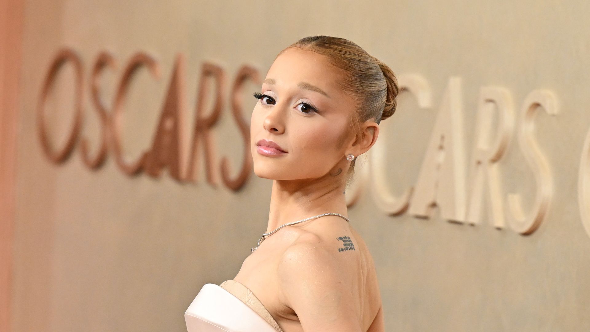 Ariana Grande steals the show in head turning fairytale pink frock at the Oscars