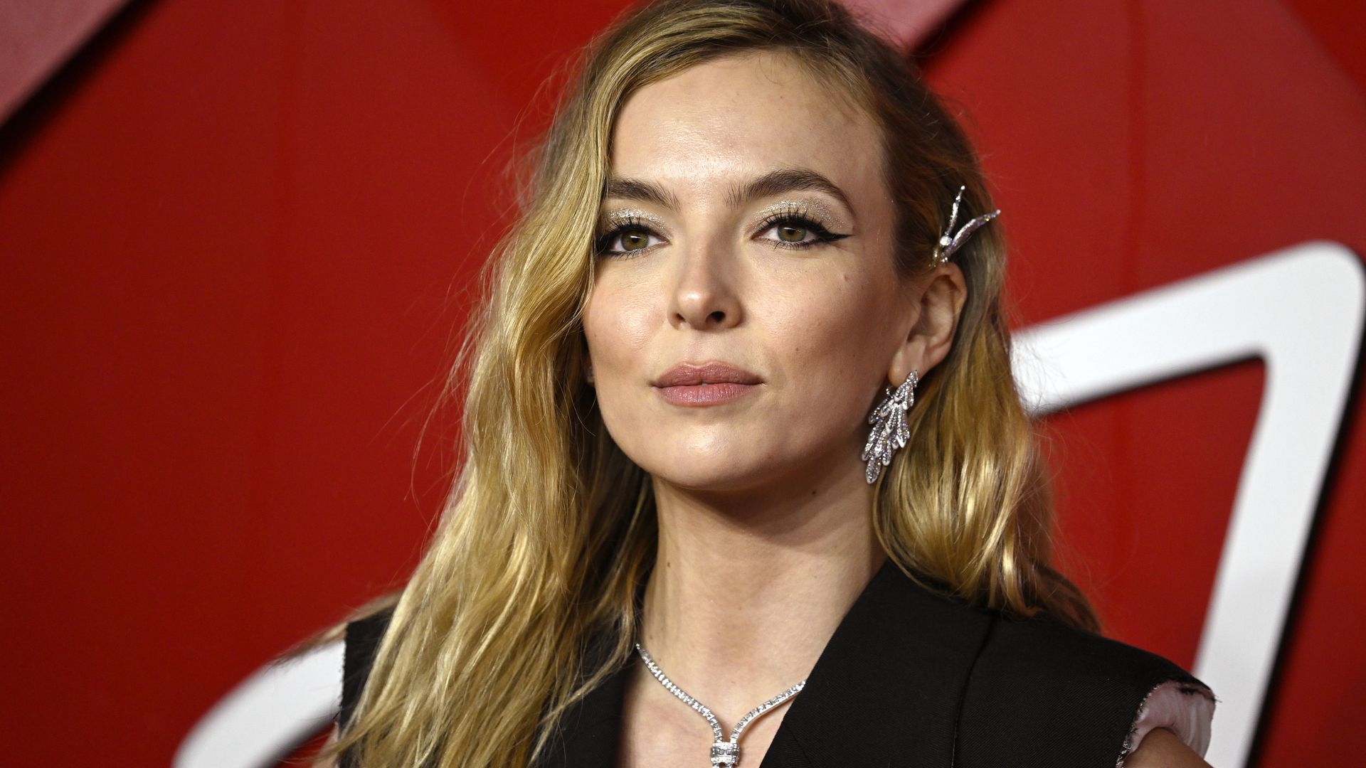 Jodie Comer puts a tailored spin on a party season classic at the 2023 ...