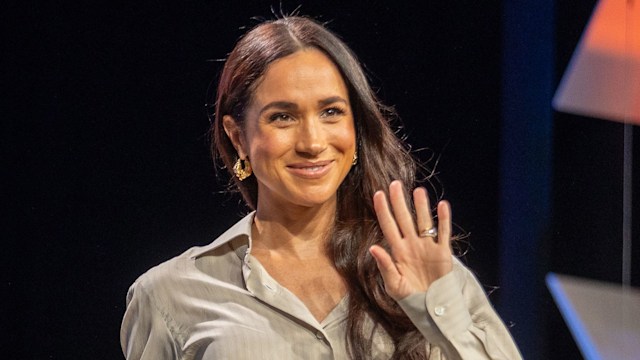 Meghan Markle waving