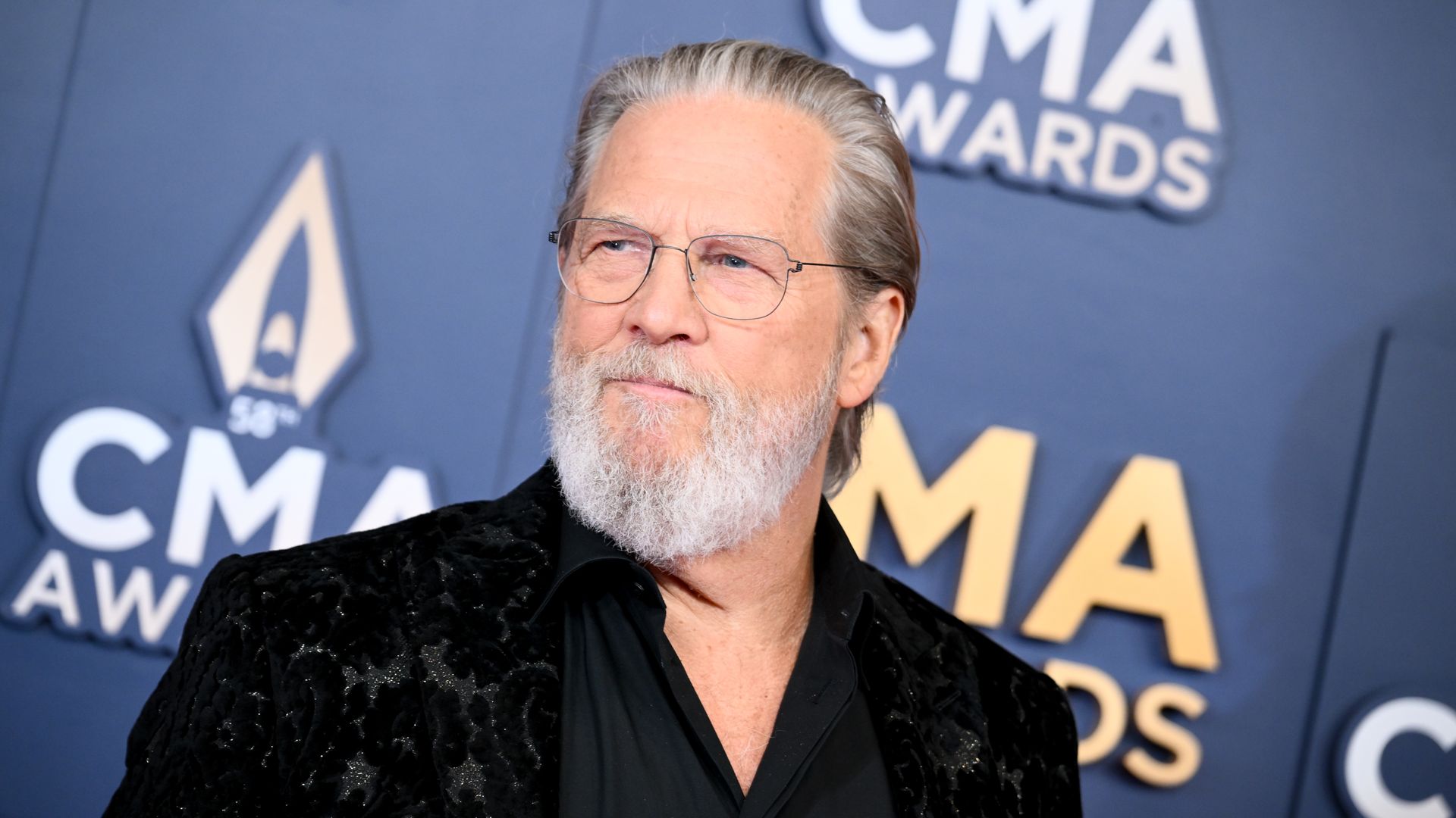 Jeff Bridges makes major mistake as he announces CMA Awards winner