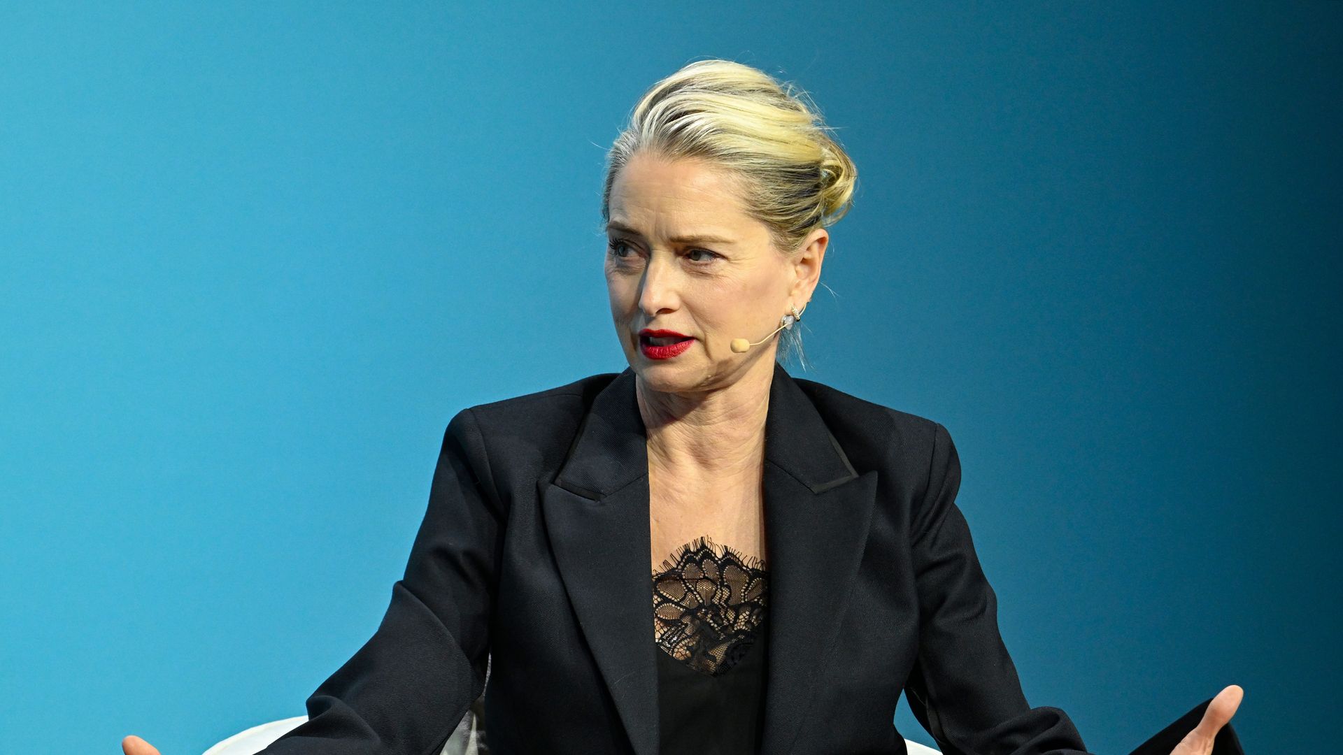 The Pitt's Katherine LaNasa praises hospice nurses who cared for ex-husband Dennis Hopper