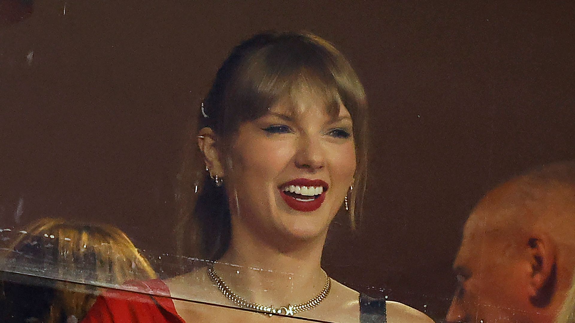 Travis Kelce’s friend reveals how Taylor Swift really behaves inside Chiefs suite