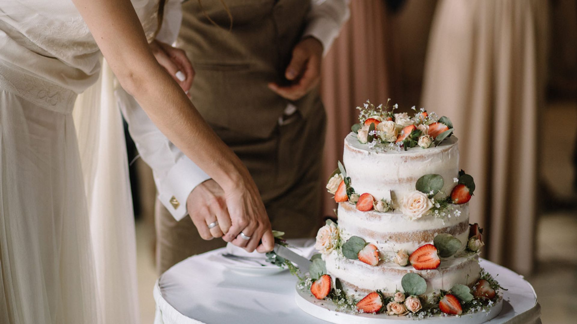 The Tradition Of Saving The Top Tier Of The Wedding Cake - Bridals.PK