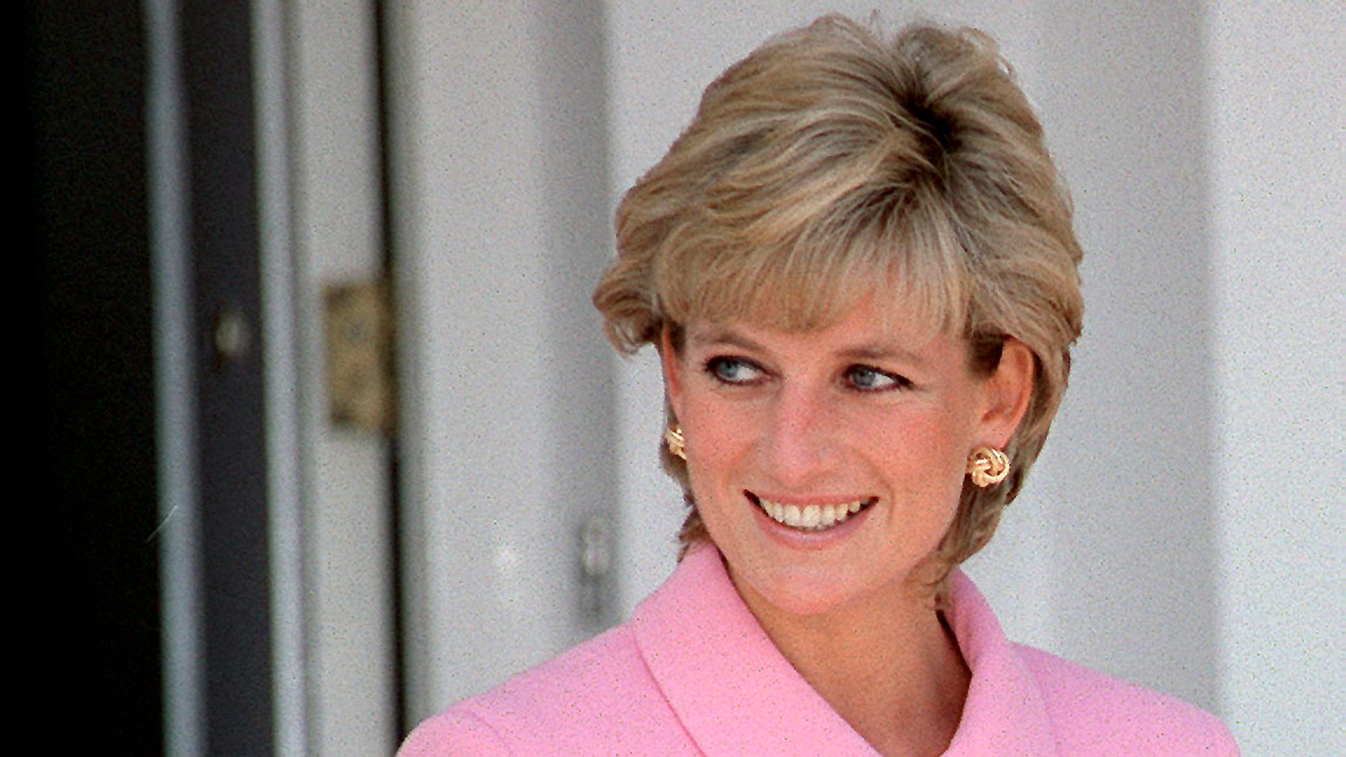 Charles Spencer shares rare family picture - and resemblance to sister Princess Diana is 'remarkable'