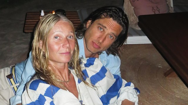 gwyneth paltrow and husband brad falchuk on the beach