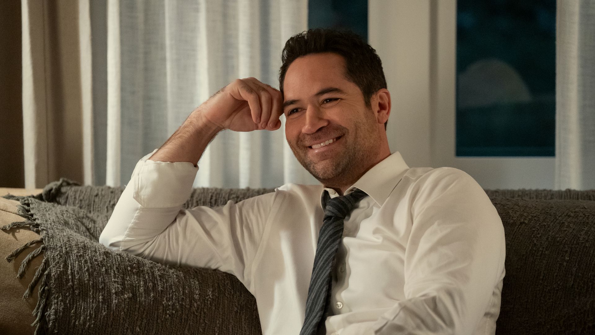 Manuel Garcia-Rulfo as Mickey Haller in The Lincoln Lawyer