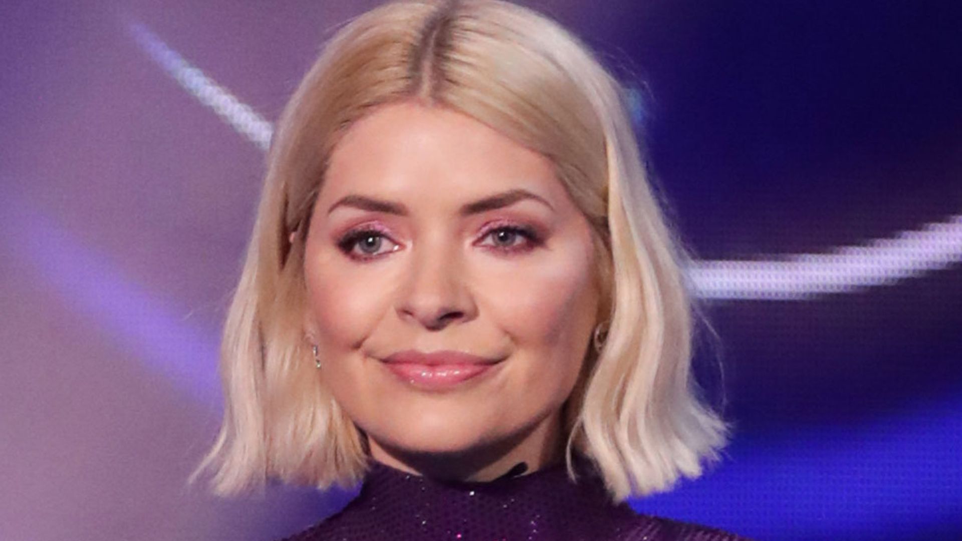 holly willoughby dancing on ice outfit