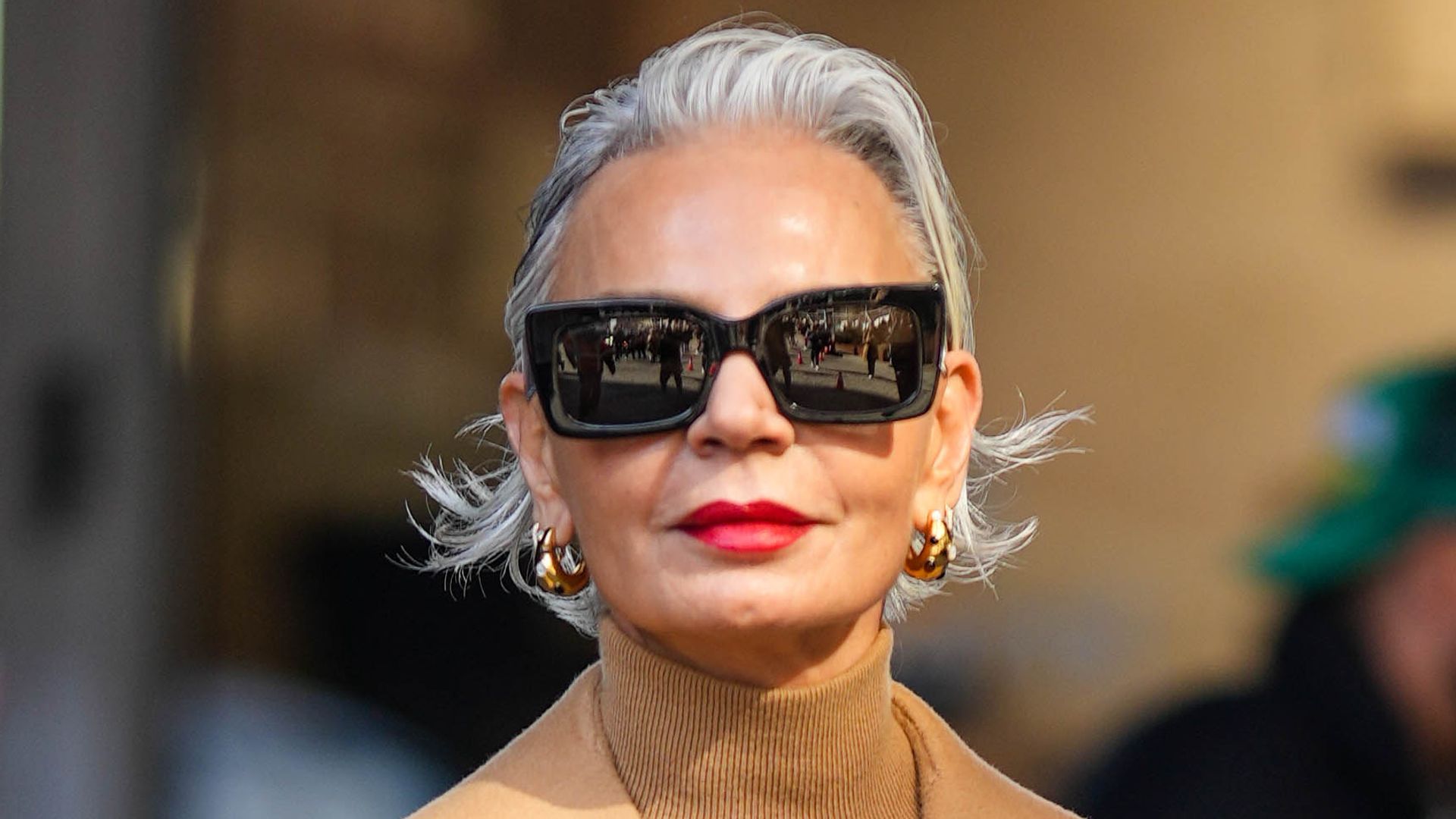 6 mistakes that age you according to a fashion stylist