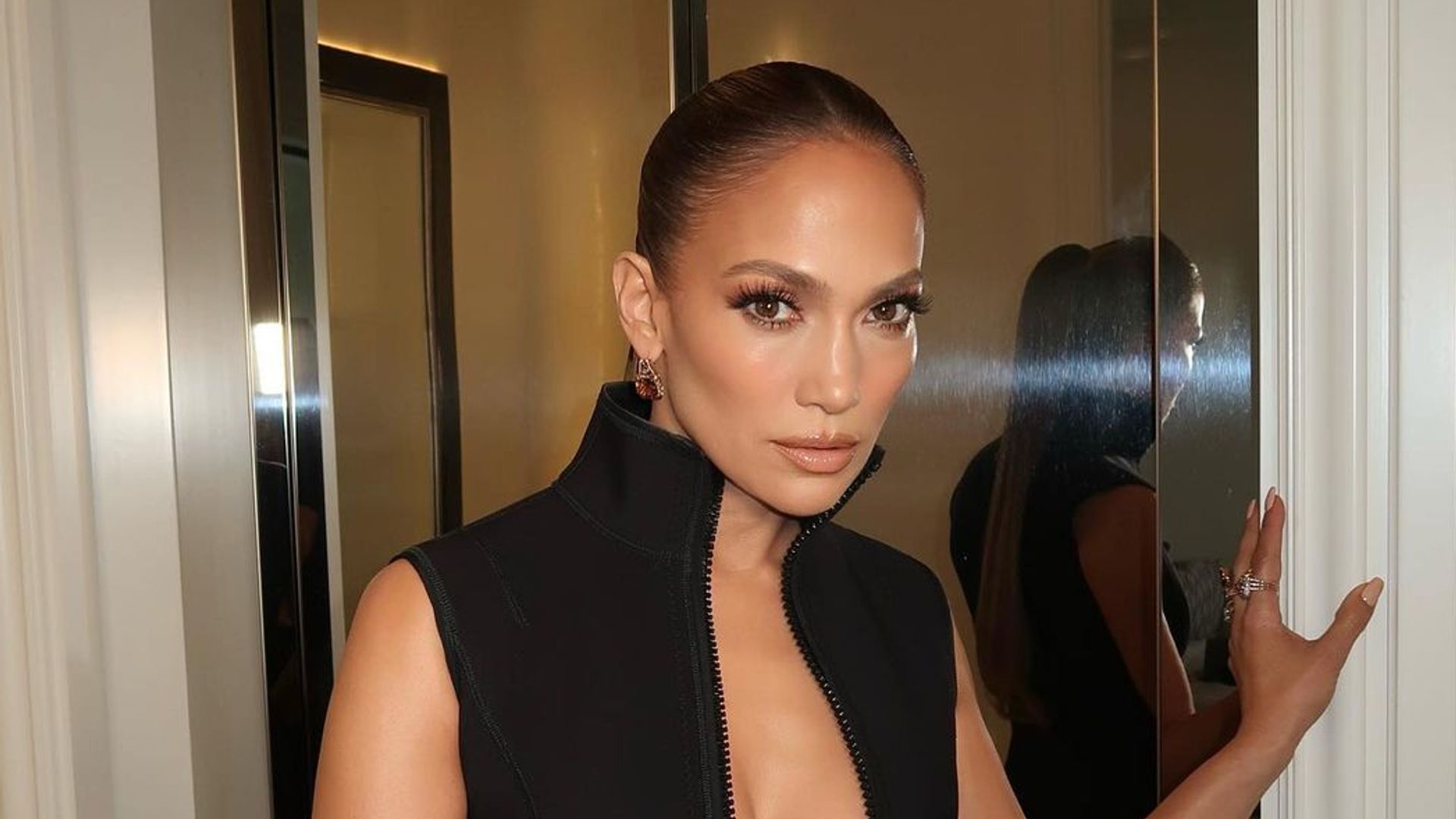 Jennifer Lopez in full glam and a gown 